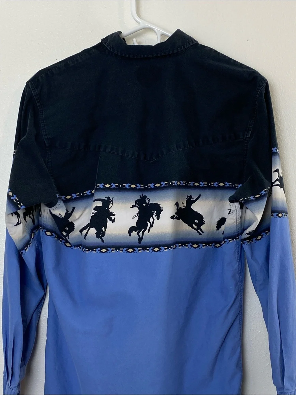 Cumberland Outfitters Snap Front Western Shirt - Small